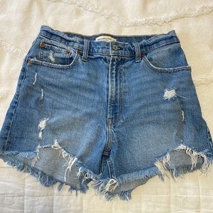Abercrombie & Fitch 4” mom shorts - size 30